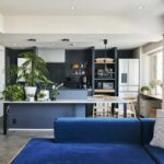 「SHUKEN Re(シュウケンアールイー)」の「間仕切壁の両サイドをオープンにしてゆったりつなぐ。風が抜けるワンルームスタイルのリノベーション」