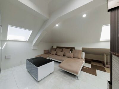 「One's Life Home」のリノベーション事例「大人4人がくらす3階建て・二世帯リノベーション。家族が集まってゆったりできるスペースを各階に」