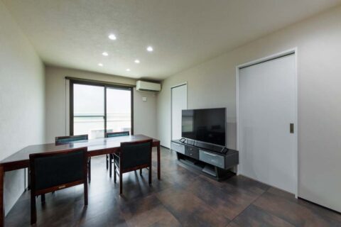 戸建てリノベーション、One's Life Home、ダイニング、ダウンライト、引き戸