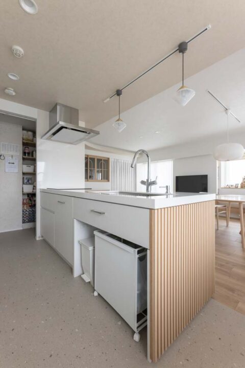 マンションリノベーション、KULABO(クラボ)、ゴミ箱置き場、パントリー、ダクトレール