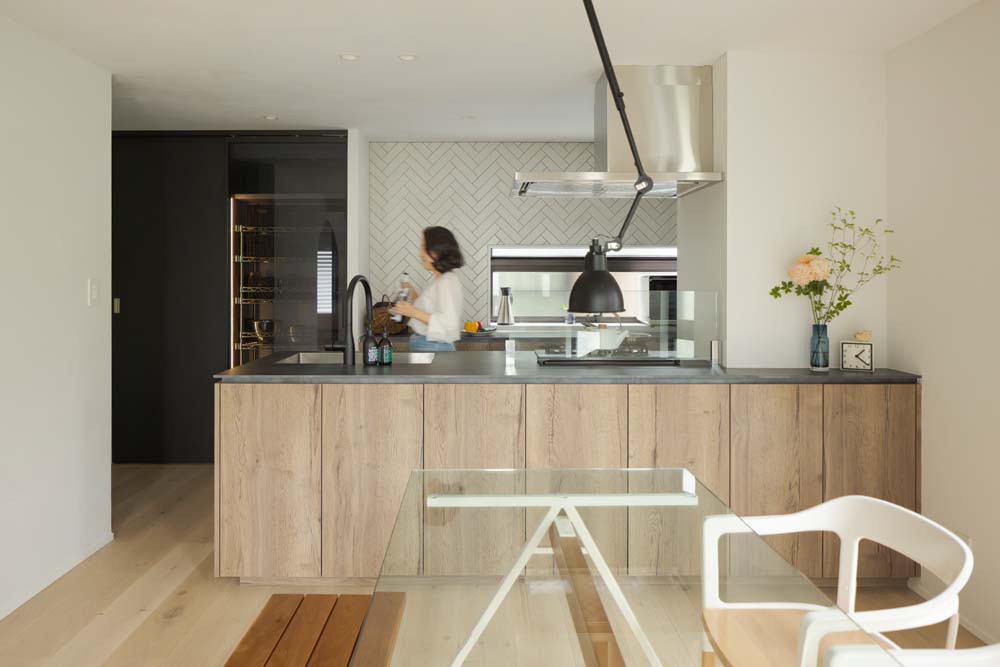 リノベーション事例「立地重視の建売住宅を理想の一軒家に。階段の架け替え、回遊動線、要望の本質を叶える提案を採用したスケルトンリノベ」