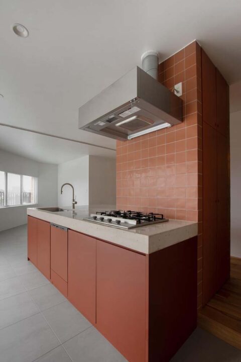 マンションリノベーション、nu(エヌ・ユー)リノベーション、テラコッタ、タイル、造作キッチン