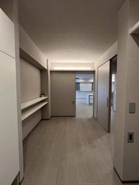 マンションリノベーション、リノベーション東京、寝室、オープン棚、間接照明