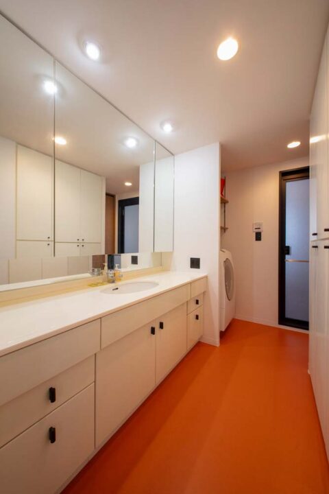 マンションリノベーション、アートリフォーム、収納三面鏡、ダウンライト、レトロ