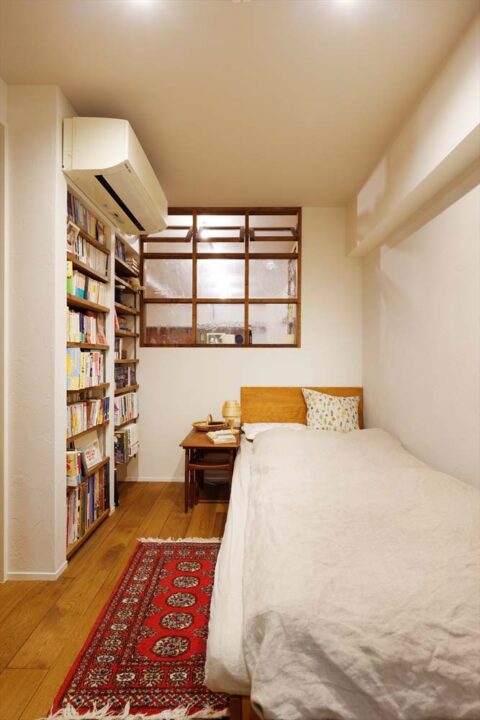 マンションリノベーション スタイル工房 室内窓 寝室 本棚 珪藻土