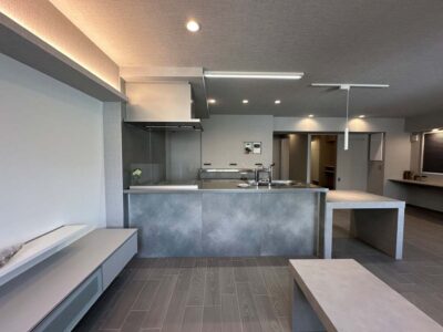 「リノベーション東京」のリノベーション事例「グレーを基調としたスタイリッシュな住まい。スケルトンリノベでオープンな間取りに」