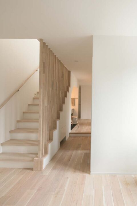 戸建てリノベーション、住工房、階段手すり、通気性、採光性