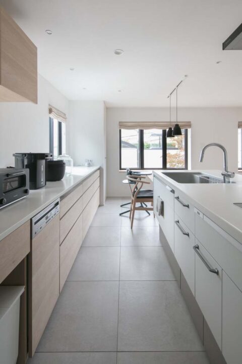 戸建てリノベーション、住工房、隠す収納、タイル床、人工大理石