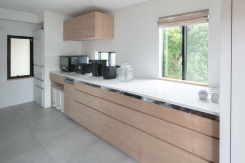 戸建てリノベーション、住工房、造作家具、引き出し収納、ガラス入り扉