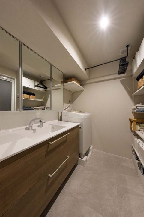 マンションリノベーション、インテリックス空間設計、三面鏡、ボウル一体カウンター、オープン収納