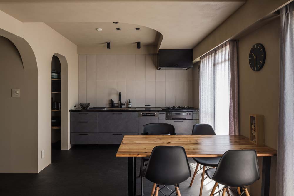 マンションリノベーション、ハコリノベ、壁付けキッチン、キッチン収納、塗装壁