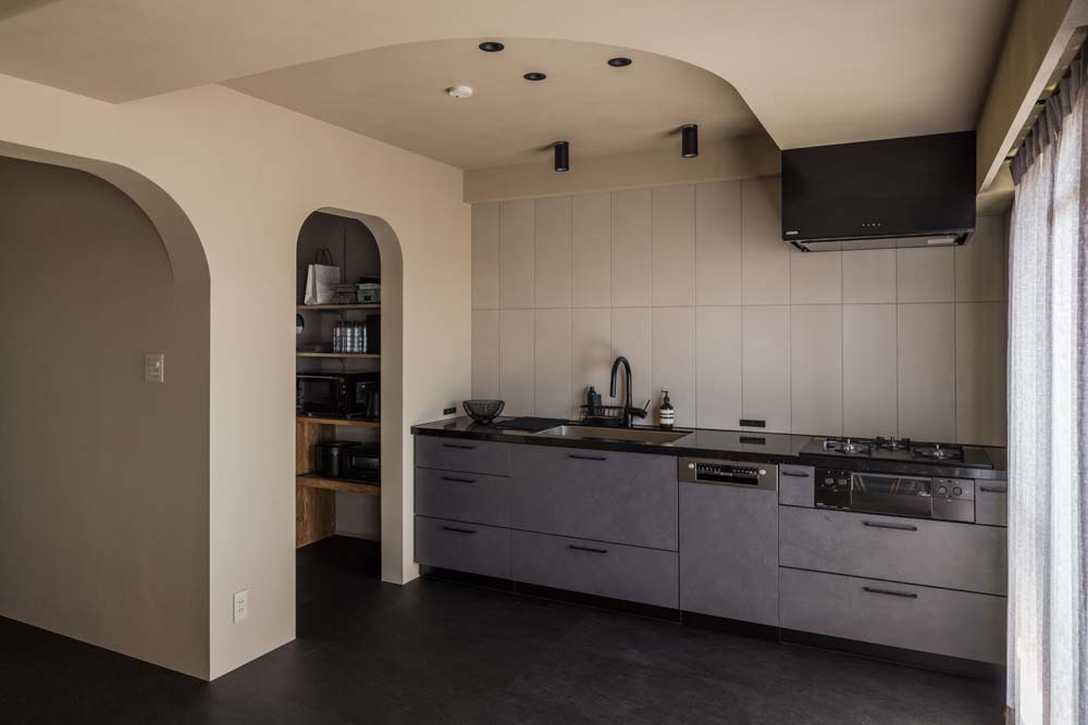 マンションリノベーション、ハコリノベ、アール天井、アーチ開口、タイル壁