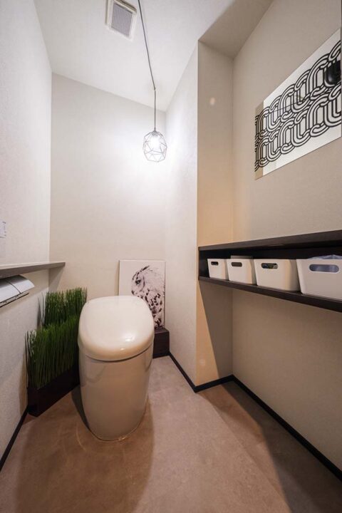 マンションリノベーション、フレッシュハウス、ペンダント照明、造作カウンター、トイレ収納