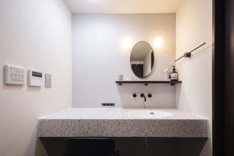 マンションリノベーション、フレッシュハウス、白、洗面カウンター、タオルバー