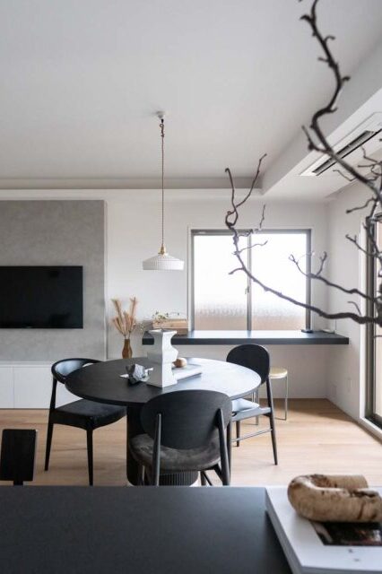 マンションリノベーション、CLOCK(クロック)、ワークスペース、壁掛けテレビ、アクセントウォール