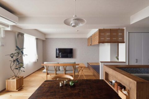 マンションリノベーション　スタイル工房　LDK　小上がり　壁掛けテレビ