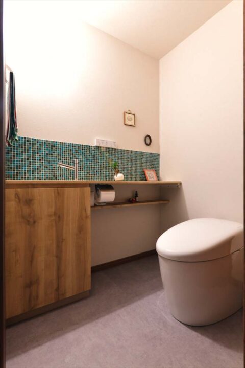 マンションリノベーション　スタイル工房　トイレ　引き戸　手洗い付きカウンター