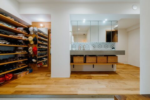 マンションリノベーション、湘南リフォーム、玄関ホール、オープン洗面台、靴入れ