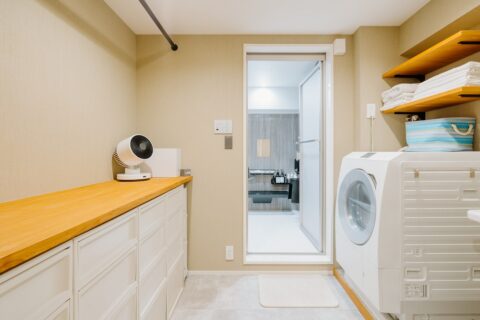 マンションリノベーション、湘南リフォーム、脱衣室、ランドリールーム、ハンガーパイプ