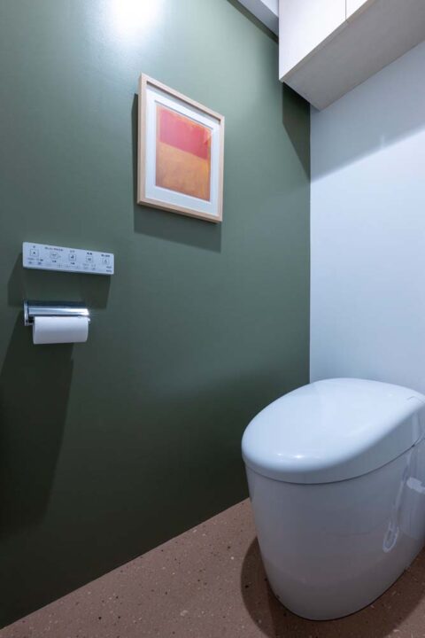 マンションリノベーション、H2DO一級建築士事務所、アクセントウォール、タンクレストイレ、アート
