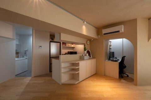 マンションリノベーション、H2DO一級建築士事務所、オープンキッチン、ワークスペース、アーチ開口