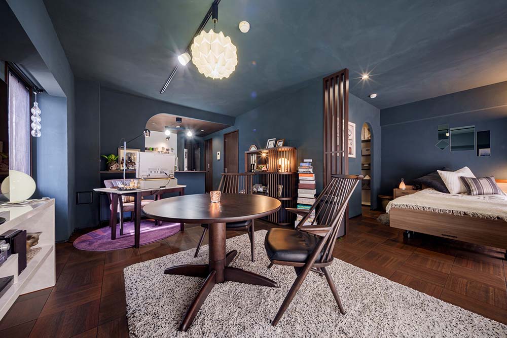 リノベーション事例「美しいコントラストを生み出す照明プラン。範囲を絞って予算内で収めた単身リノベ」