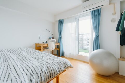 マンションリノベーション、湘南リフォーム、子ども部屋、勉強机、ブルー