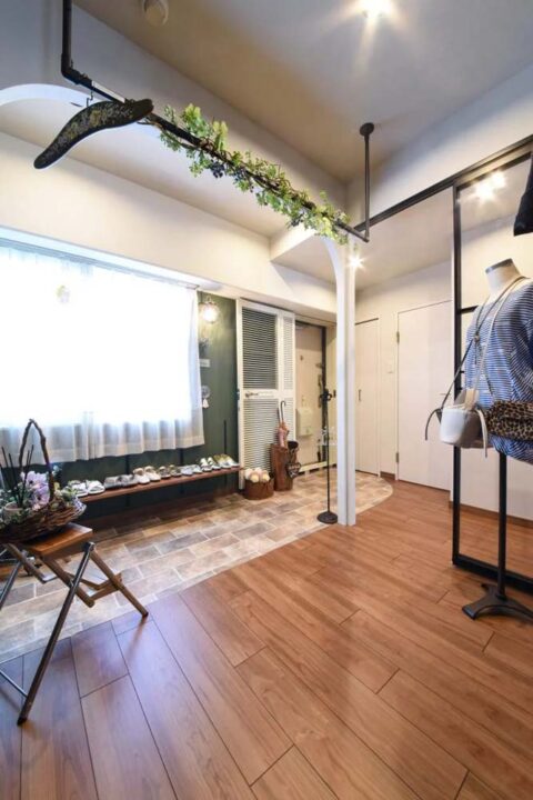 マンションリノベーション、アートリフォーム、ハンガーパイプ、玄関土間、玄関収納