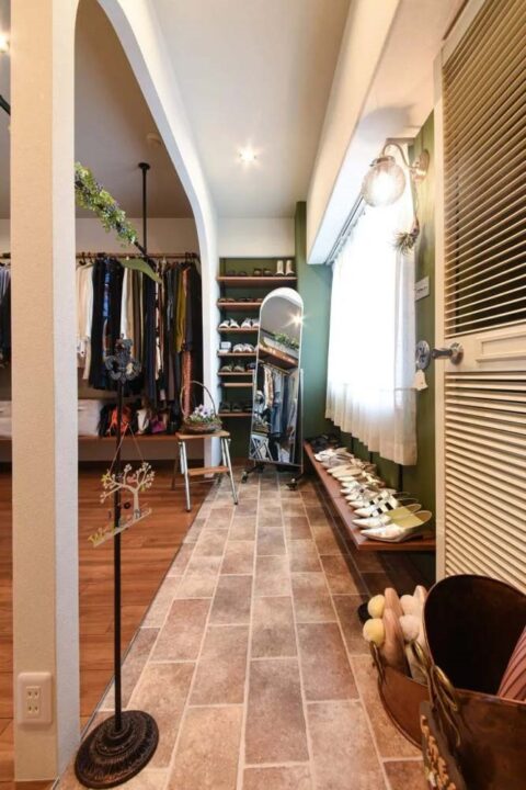 マンションリノベーション、アートリフォーム、玄関土間、オープンクローゼット、タイル床