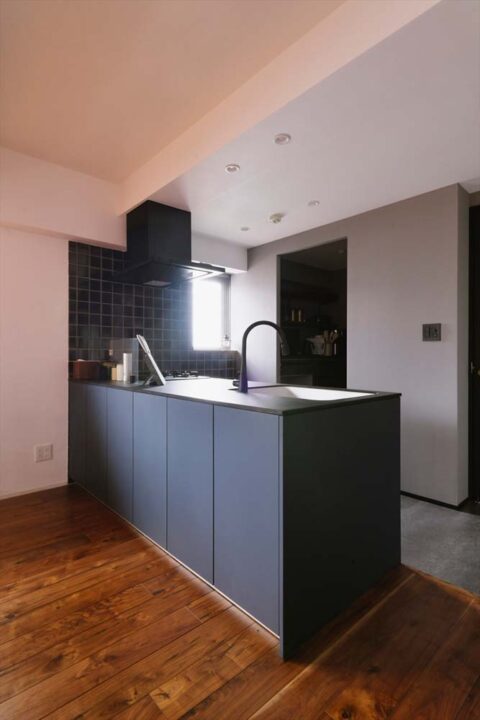 スタイル工房　マンションリノベーション　ペニンシュラキッチン　パントリー