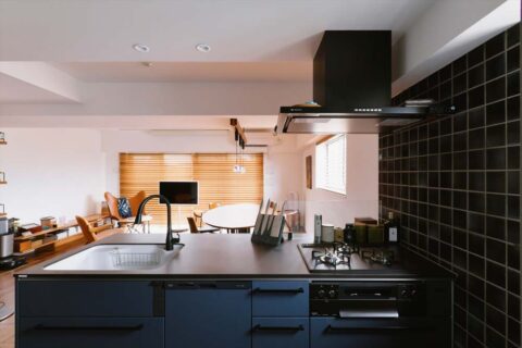 スタイル工房　マンションリノベーション　ペニンシュラキッチン　トクラス　タイル張り