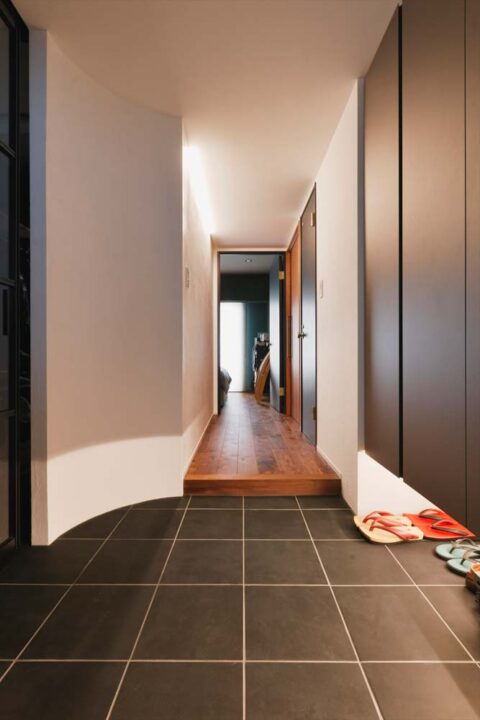 スタイル工房　マンションリノベーション　玄関土間　靴収納