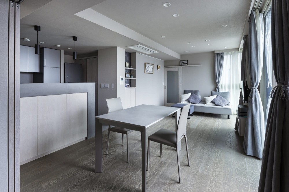 リノベーション事例「書斎・収納・断熱を充実させたマンションリノベーション。グレイッシュトーンのホテルライクな空間へ」