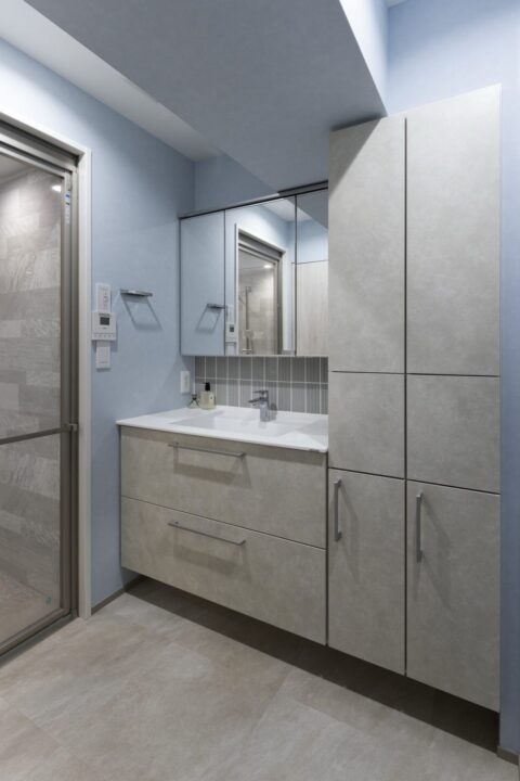 マンションリノベーション、Renomama(リノまま)、トール収納、収納三面鏡、ボウル一体カウンター