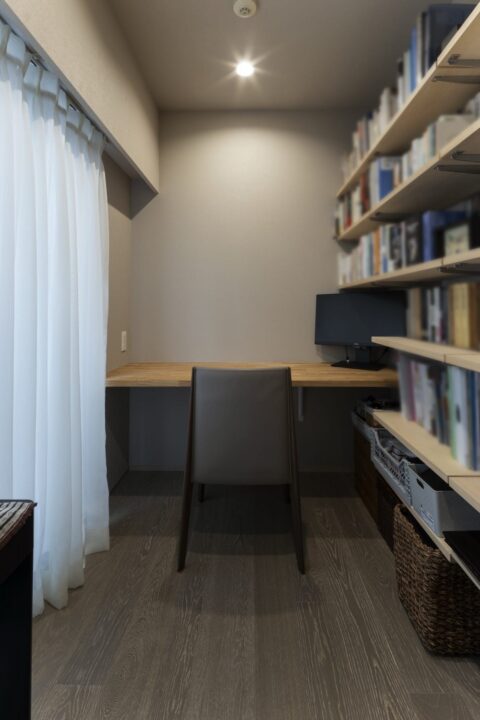 マンションリノベーション、Renomama(リノまま)、書斎、ワークスペース、本棚