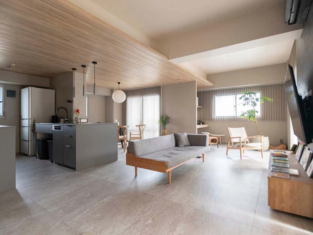 リノベーション事例「好きな居場所でリラックスするリビングに。念願のサウナも叶えた広々マンションリノベーション」