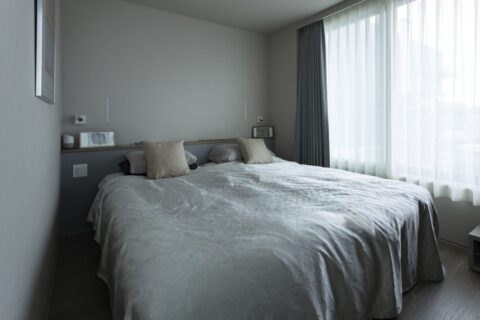 マンションリノベーション、Renomama(リノまま)、ベッドルーム、グレイッシュ、ホテルライク