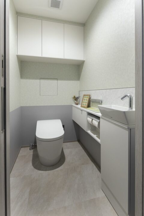 マンションリノベーション、Renomama(リノまま)、吊戸棚、トイレ収納、トイレ手洗い器