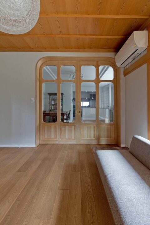 戸建てリノベーション、GLADDEN(グラデン)、和紙シェード、レトロ、白壁