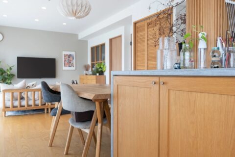 マンションリノベーション、株式会社Standard、アクセントクロス、モールテックス、框扉