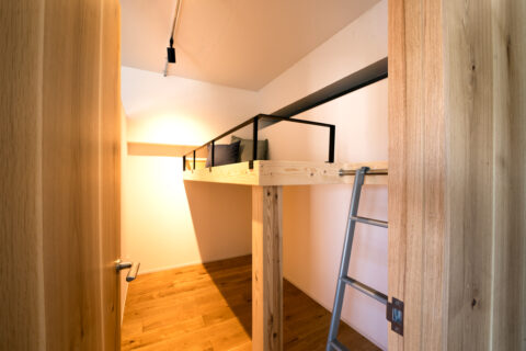 マンションリノベーション、株式会社Standard、子ども部屋、ロフトベッド、オーク材