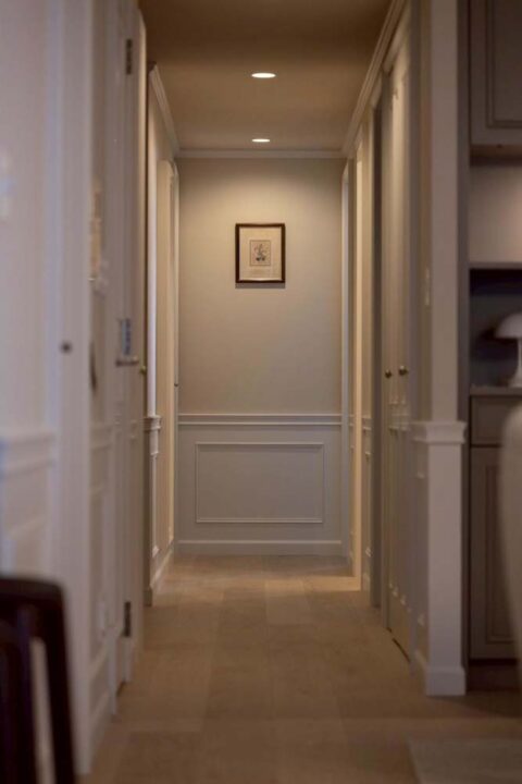 マンションリノベーション、FILE(ファイル)、腰壁、ダウンライト、ギャラリー風