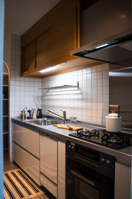 マンションリノベーション、株式会社Standard、クローズドキッチン、壁付けキッチン、オーク材