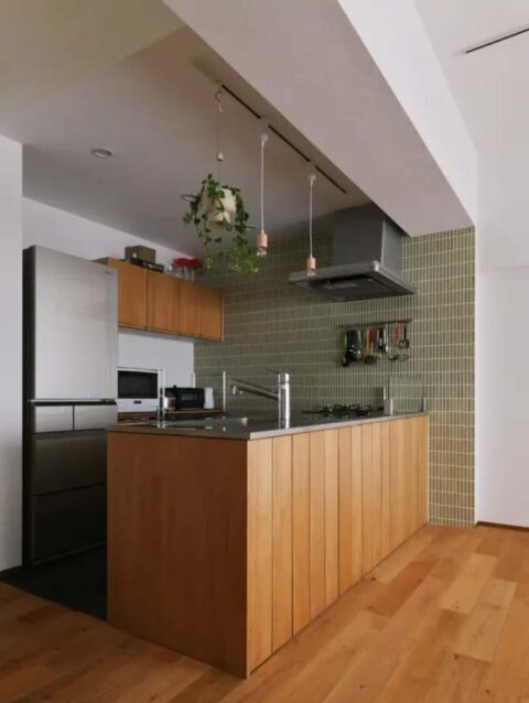 マンションリノベーション、夢工房、I型キッチン、無垢材、ダクトレール