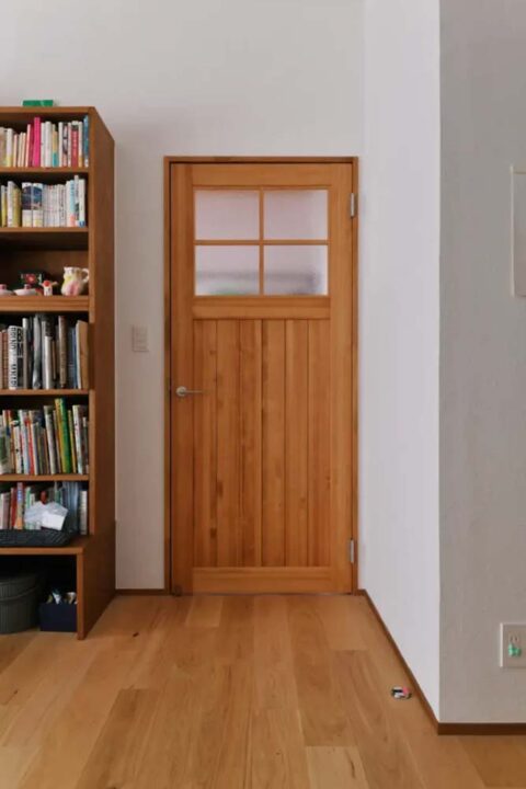 マンションリノベーション、夢工房、無垢材、ガラス入りドア、格子