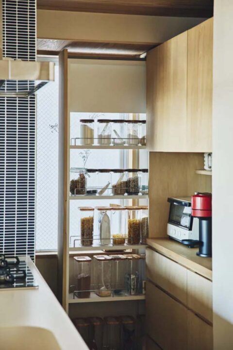 マンションリノベーション、SHUKEN Re(シュウケンアールイー)、パントリー、スライド収納、造作収納