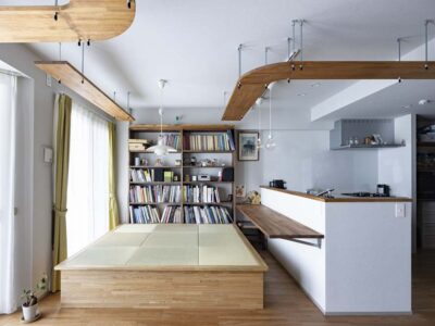 「ひかリノベ」のマンションリノベーション事例「玄関と勝手口を回遊動線でつなぐマンションリノベ。本棚&キャットウォークで人も猫も楽しく」