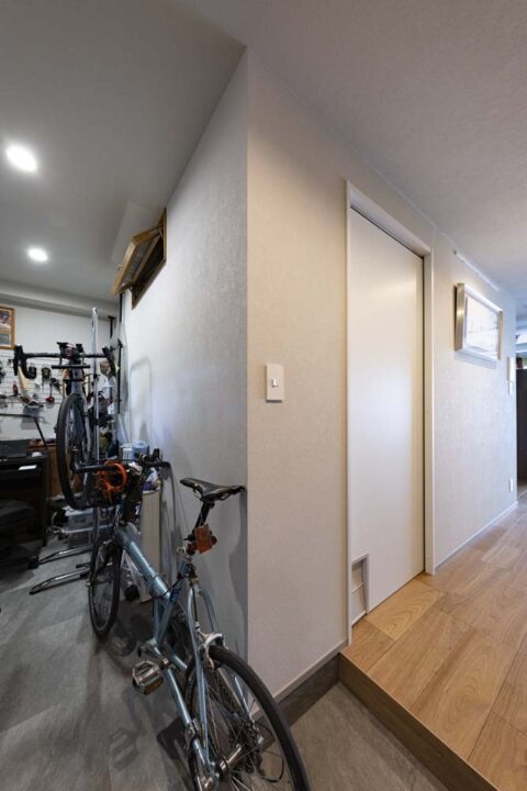 マンションリノベーション、ひかリノベ、玄関土間、玄関収納、自転車置き場
