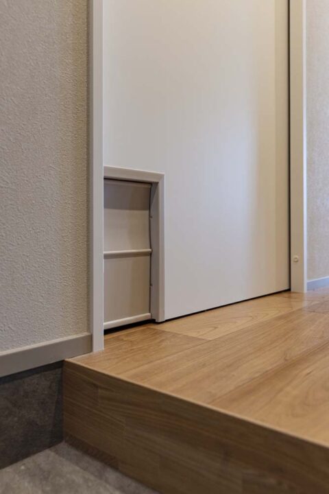 マンションリノベーション、ひかリノベ、猫ドア、開閉式、寝室
