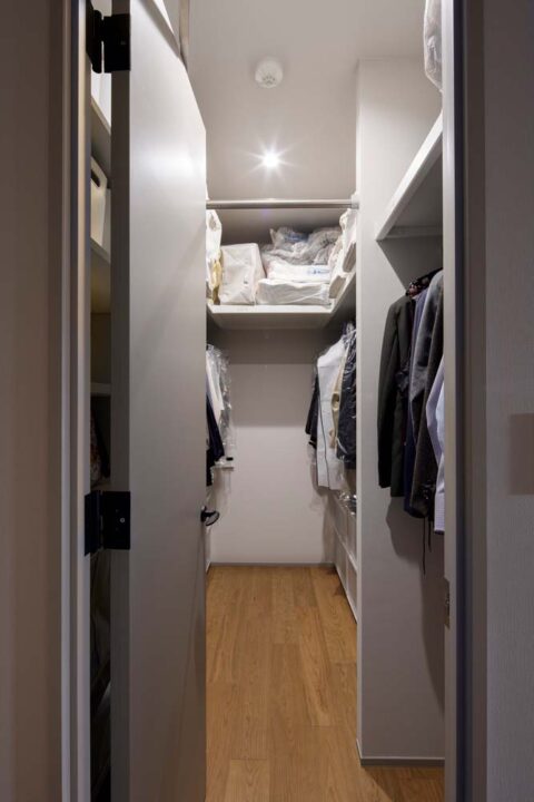 マンションリノベーション、インテリックス空間設計、WIC、ハンガーパイプ、衣類収納